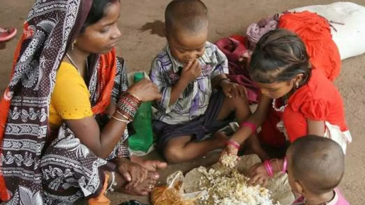 What is everyday life like for the poor in India?